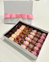 Load image into Gallery viewer, 42 Assorted Sweets Gift Box Valentines