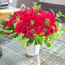 Load image into Gallery viewer, Roses Edible Flower Vase